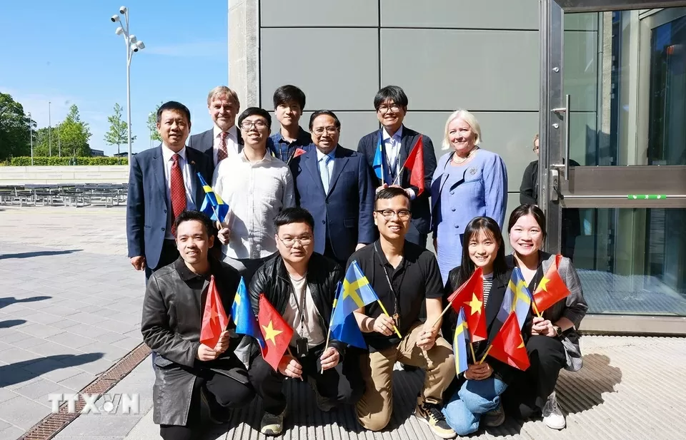 Thủ tướng Phạm Minh Chính thăm ngôi trường danh giá, lâu đời và tín bậc nhất ở Thuỵ Điển