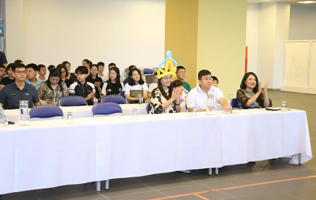 Chương trình có sự tham dự của bà Đỗ Ngọc Thủy, chủ tịch Công đoàn Bộ Ngoại giao; ông Đỗ Nam Trung, Vụ trưởng vụ Đông Bắc Á; ông Hà Việt Anh, chủ nhiệm CLB Cờ vua Công đoàn Bộ Ngoại giao. Đặc biệt khách mời là kiện tướng Lương Phương Hạnh, nhà vô địch nữ Cờ vua Việt Nam 2020. Chương trình có sự tham dự của bà Đỗ Ngọc Thủy, chủ tịch Công đoàn Bộ Ngoại giao; ông Đỗ Nam Trung, Vụ trưởng vụ Đông Bắc Á; ông Hà Việt Anh, chủ nhiệm CLB Cờ vua Công đoàn Bộ Ngoại giao. Đặc biệt khách mời là kiện tướng Lương Phương Hạnh, nhà vô địch nữ Cờ vua Việt Nam 2020.