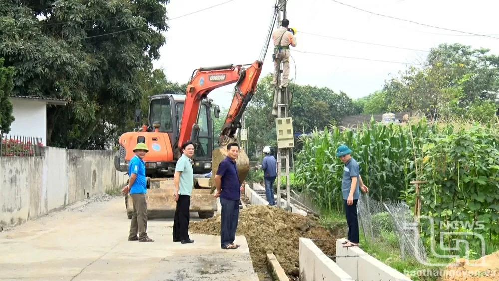 Quá trình hoàn thiện các tiêu chí nông thôn mới, nông thôn mới nâng cao, Đại Từ là một trong địa phương tiên phong mở rộng đường giao thông từ 3m lên 6m. Quá trình hoàn thiện các tiêu chí nông thôn mới, nông thôn mới nâng cao, Đại Từ là một trong địa phương tiên phong mở rộng đường giao thông từ 3m lên 6m.