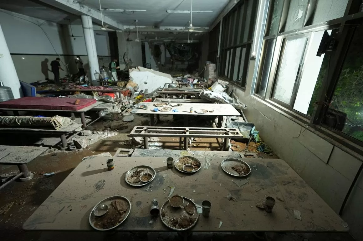 Vụ rơi máy bay ở Ấn Độ: Nỗi đau của người ở lại Vụ rơi máy bay ở Ấn Độ: Nỗi đau của người ở lại