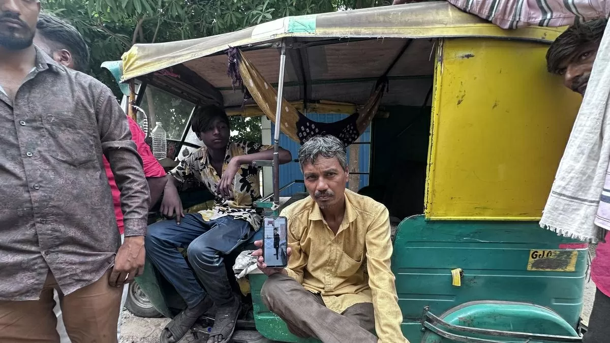 Vụ rơi máy bay ở Ấn Độ: Nỗi đau của người ở lại Vụ rơi máy bay ở Ấn Độ: Nỗi đau của người ở lại