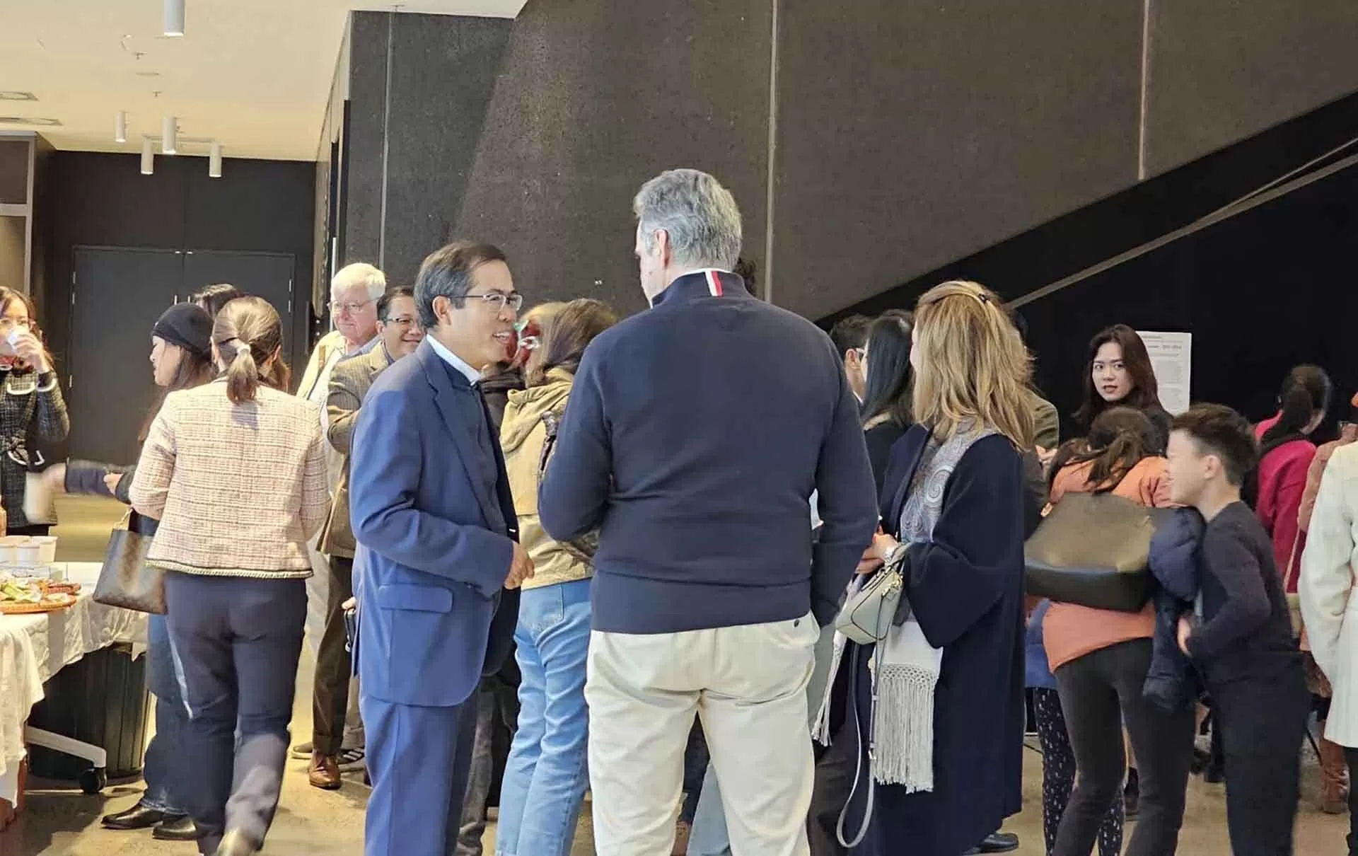 Ấn tượng sâu sắc về Việt Nam tại buổi chiếu phim và triển lãm ảnh ở Canberra Ấn tượng sâu sắc về Việt Nam tại buổi chiếu phim và triển lãm ảnh ở Canberra