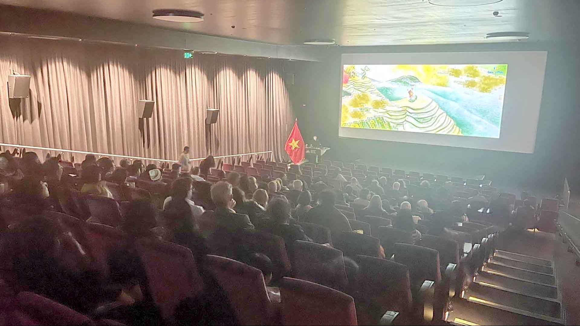 Ấn tượng sâu sắc về Việt Nam tại buổi chiếu phim và triển lãm ảnh ở Canberra