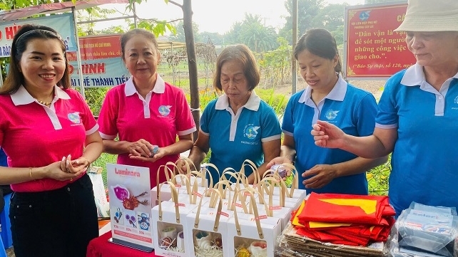 Lan tỏa trách nhiệm bảo vệ môi trường với dự án khởi nghiệp nến thơm