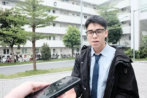 Sinh viên Học viện Ngoại giao chia sẻ sự thiếu tự tin khi được hỏi về kỹ năng hồi sức tim phổi - CPR. (Ảnh: Đức Nghĩa) Sinh viên Học viện Ngoại giao chia sẻ sự thiếu tự tin khi được hỏi về kỹ năng hồi sức tim phổi - CPR. (Ảnh: Đức Nghĩa)