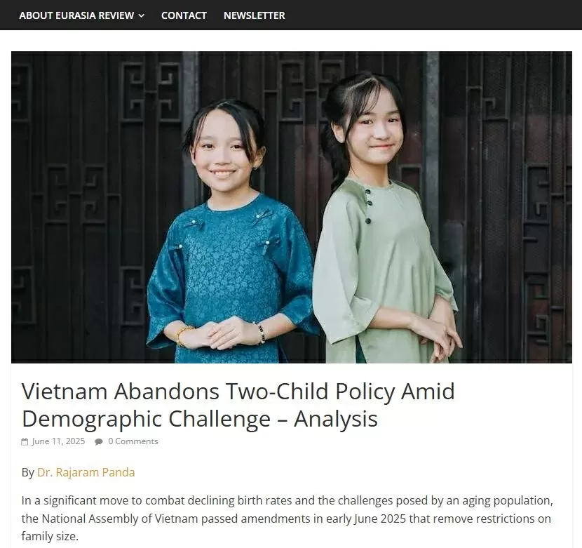 Bài viết “Vietnam Abandons Two-Child Policy Amid Demographic Challenge – Analysis” (tạm dịch: Việt Nam chấm dứt chính sách hai con trong bối cảnh dân số già hóa) của Tiến sĩ Rajaram Panda (Ấn Độ) đăng tải trên Eurasia Review ngày 11/6. (Ảnh chụp màn hình) Bài viết “Vietnam Abandons Two-Child Policy Amid Demographic Challenge – Analysis” (tạm dịch: Việt Nam chấm dứt chính sách hai con trong bối cảnh dân số già hóa) của Tiến sĩ Rajaram Panda (Ấn Độ) đăng tải trên Eurasia Review ngày 11/6. (Ảnh chụp màn hình)