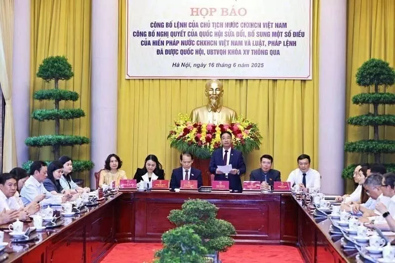 Công bố Lệnh của Chủ tịch nước về Nghị quyết sửa đổi, bổ sung một số điều của Hiến pháp, luật và pháp lệnh