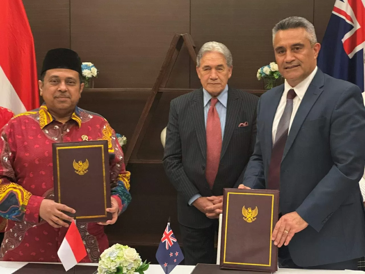 Lễ ký kết MoU về hợp tác Halal giữa người đứng đầu BPJPH Ahmad Haikal Hasan và Đại sứ New Zealand tại Indonesia Phillip Taula tại Jakarta vào ngày 13/6/2025. (Nguồn: Antara)