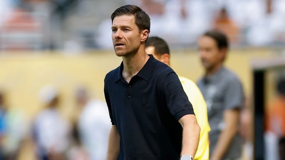 HLV Xabi Alonso báo tin xấu về Mbappe
