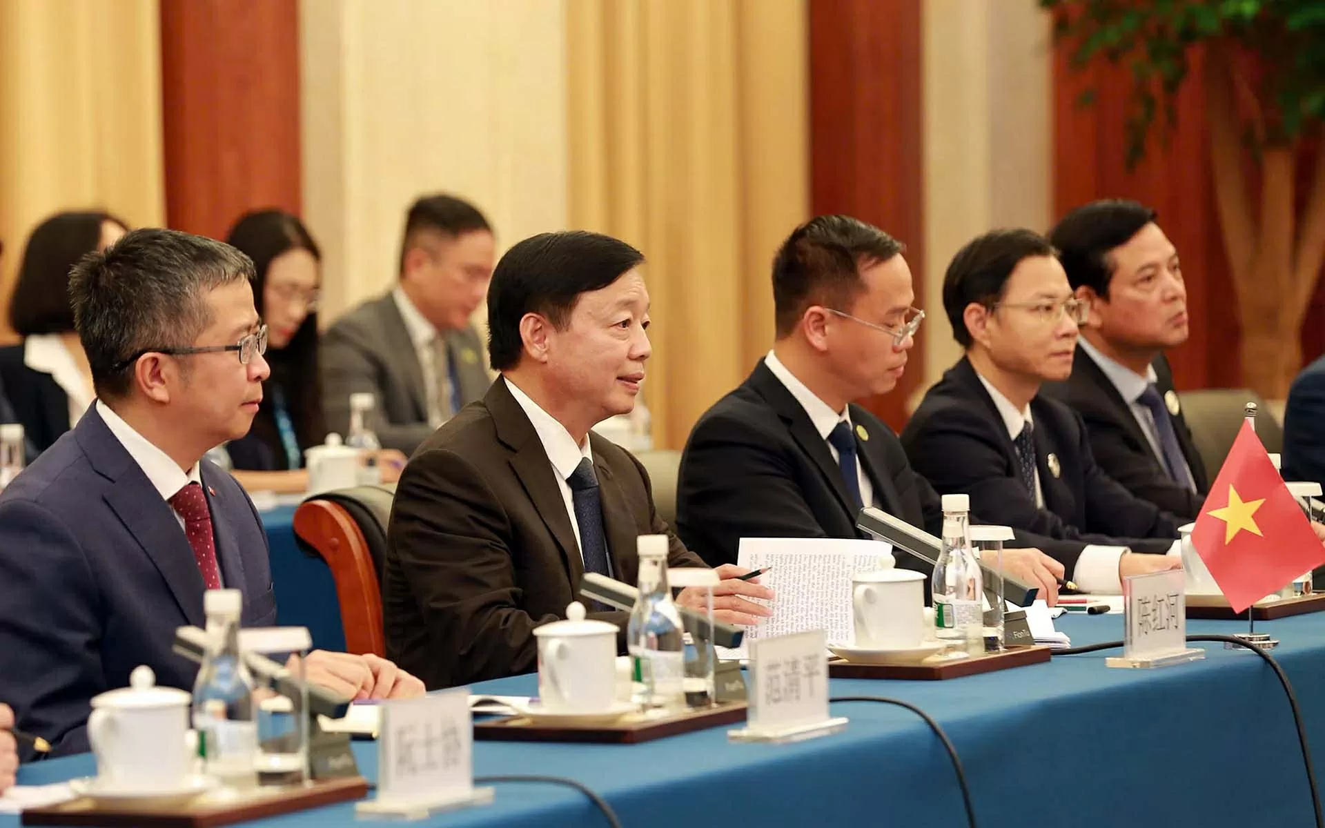 Phó Thủ tướng Trần Hồng Hà hội kiến Phó Ủy viên trưởng Nhân đại toàn quốc Trung Quốc Vương Đông Minh