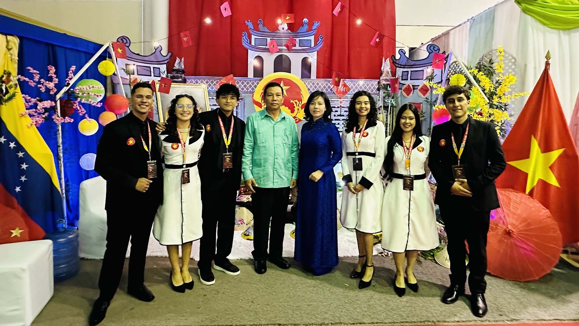 Không gian Việt Nam giữa lòng Caracas