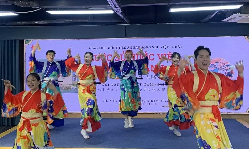 Xuất bản 'Lược sử nước Việt bằng tranh” phiên bản song ngữ Việt-Nhật Xuất bản 'Lược sử nước Việt bằng tranh” phiên bản song ngữ Việt-Nhật