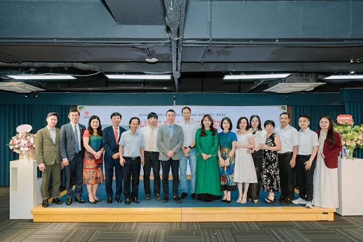 Xuất bản 'Lược sử nước Việt bằng tranh” phiên bản song ngữ Việt-Nhật Xuất bản 'Lược sử nước Việt bằng tranh” phiên bản song ngữ Việt-Nhật