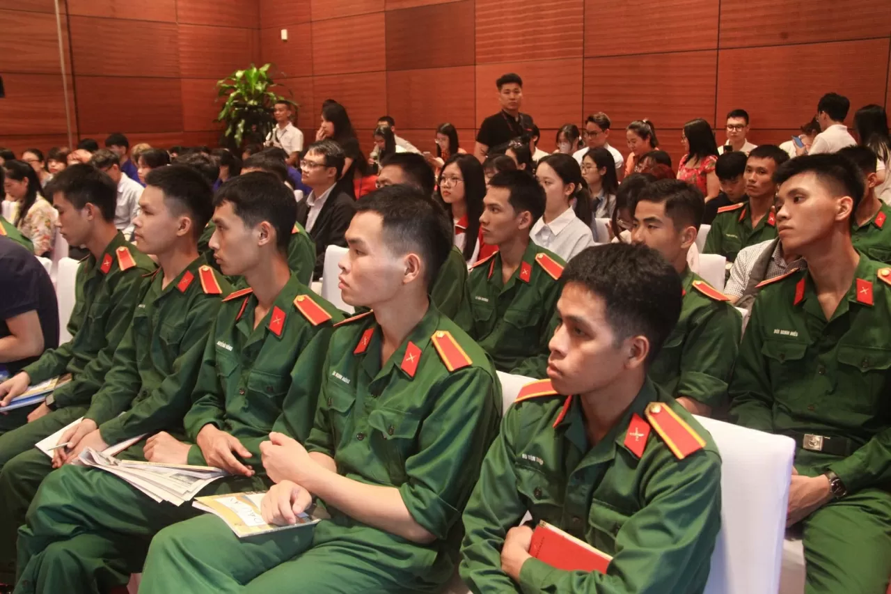 Báo chí chuyển mình để 'níu chân' độc giả Gen Z Báo chí chuyển mình để 'níu chân' độc giả Gen Z