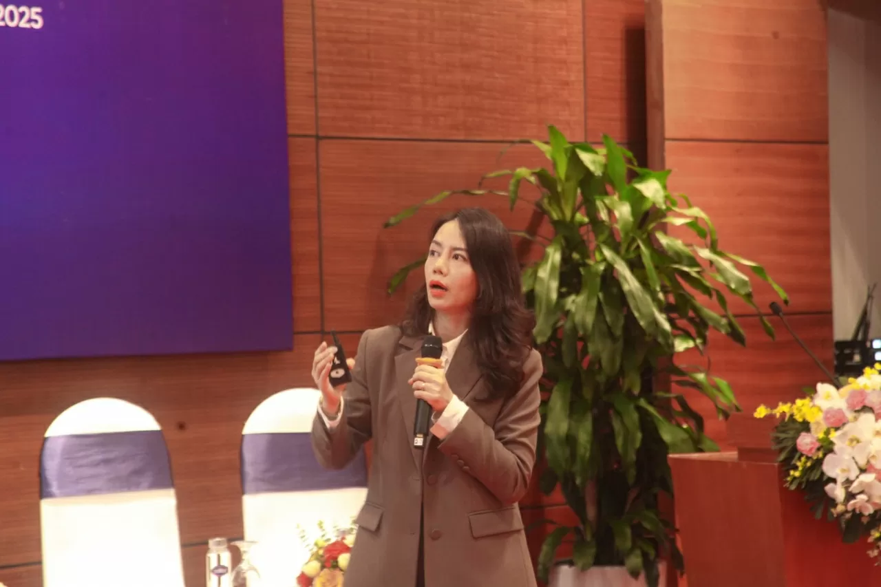 Báo chí chuyển mình để 'níu chân' độc giả Gen Z Báo chí chuyển mình để 'níu chân' độc giả Gen Z