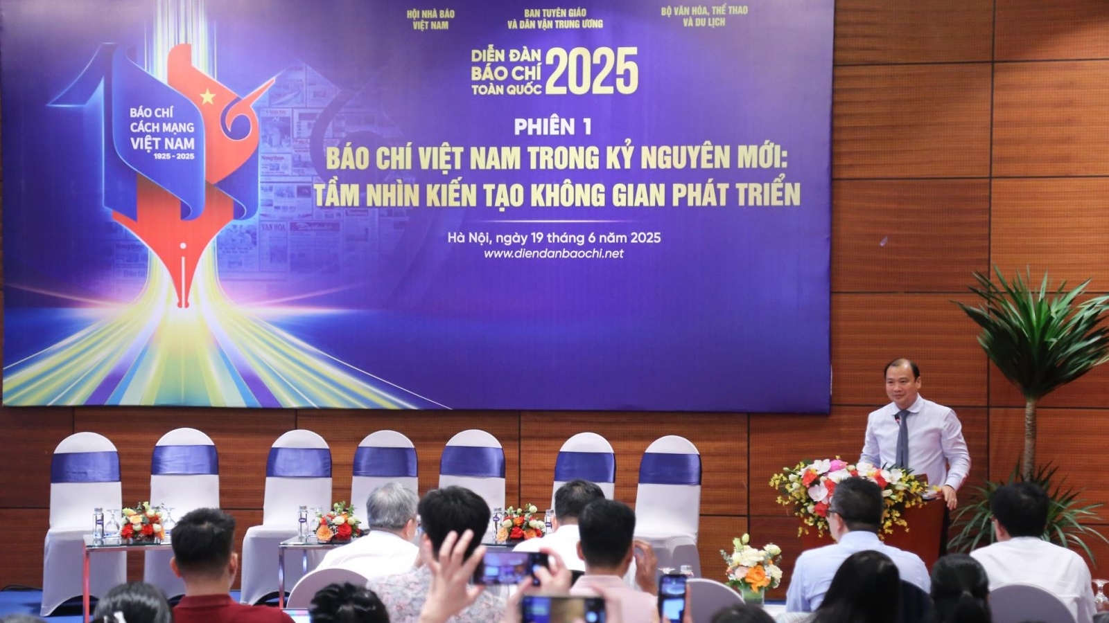 Báo chí Việt Nam trong kỷ nguyên mới: Đoàn kết đổi mới tư duy, khả tín và chất lượng, là người gác cổng và ngọn hải đăng