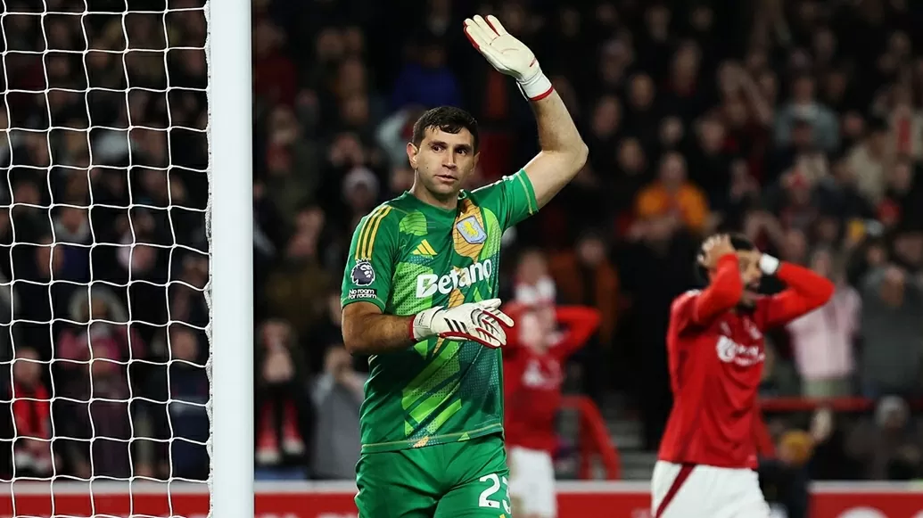 Thủ môn Emi Martinez tự tiến cử với Man Utd