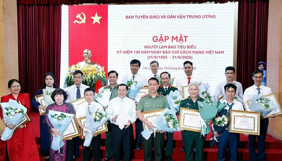 Vinh danh những người làm báo tiêu biểu nhân kỷ niệm 100 năm Ngày Báo chí Cách mạng Việt Nam
