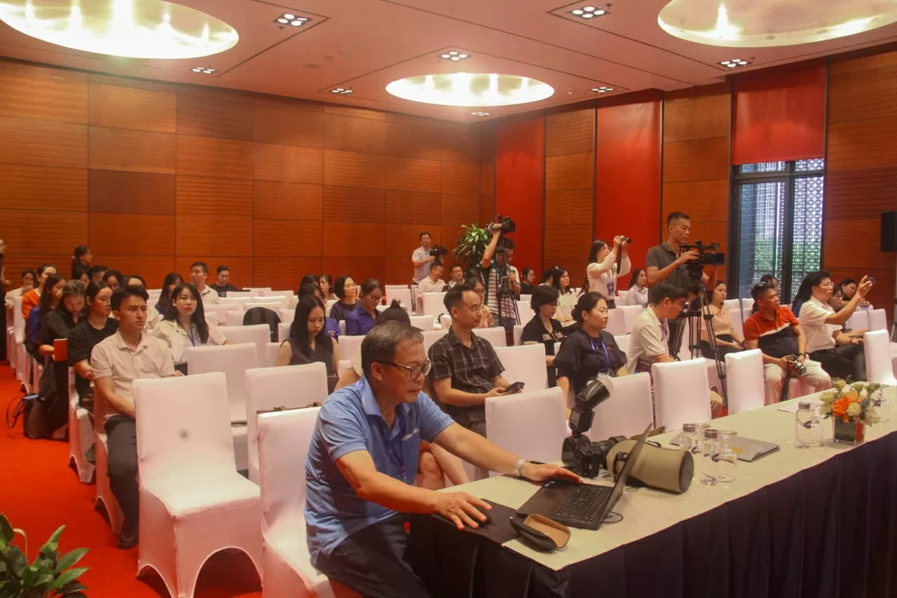 Toàn cảnh phiên thảo luận (Ảnh: Việt Hoàng) Toàn cảnh phiên thảo luận (Ảnh: Việt Hoàng)