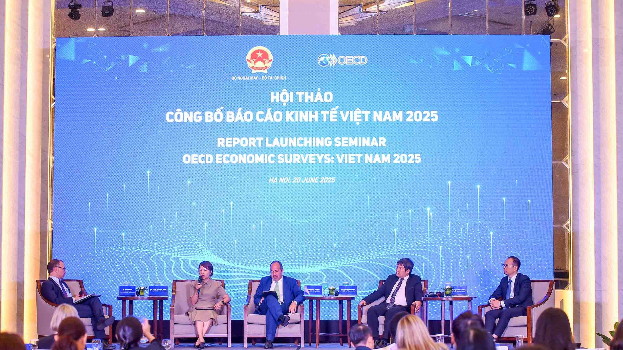 Công bố Báo cáo Kinh tế Việt Nam 2025