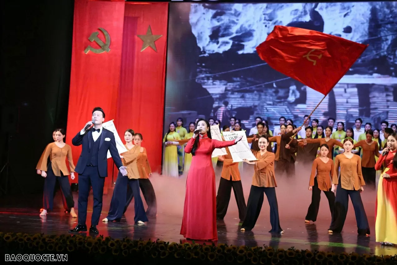 Kỷ niệm 100 năm Báo chí cách mạng Việt Nam: Mãi mãi ngòi bút sắc, tấm lòng son Kỷ niệm 100 năm Báo chí cách mạng Việt Nam: Mãi mãi ngòi bút sắc, tấm lòng son