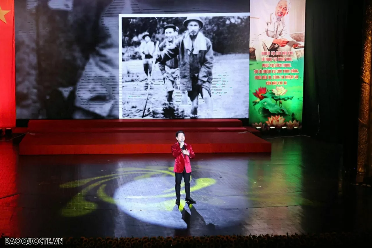 Kỷ niệm 100 năm Báo chí cách mạng Việt Nam: Mãi mãi ngòi bút sắc, tấm lòng son Kỷ niệm 100 năm Báo chí cách mạng Việt Nam: Mãi mãi ngòi bút sắc, tấm lòng son