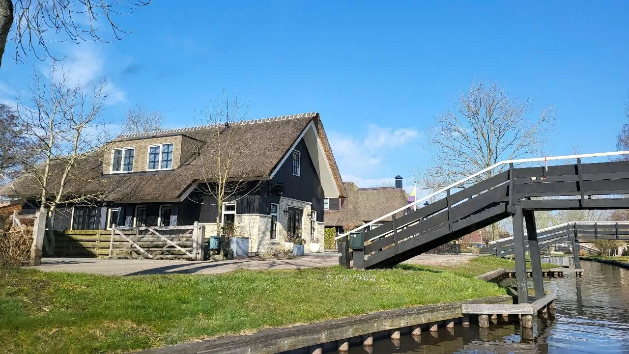 ‘Ngôi làng cổ tích’ khiến nữ du khách Việt mê mẩn, không muốn rời đi ‘Ngôi làng cổ tích’ khiến nữ du khách Việt mê mẩn, không muốn rời đi