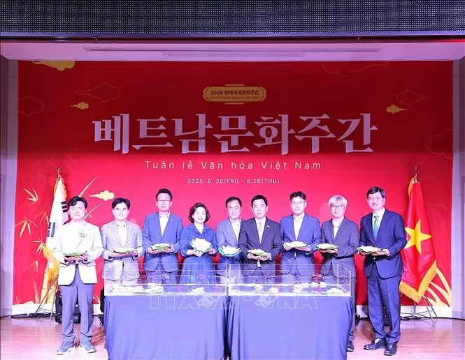 Lần đầu tiên thành phố xứ Hàn “khoác áo Việt” trong Tuần lễ Văn hóa Lần đầu tiên thành phố xứ Hàn “khoác áo Việt” trong Tuần lễ Văn hóa