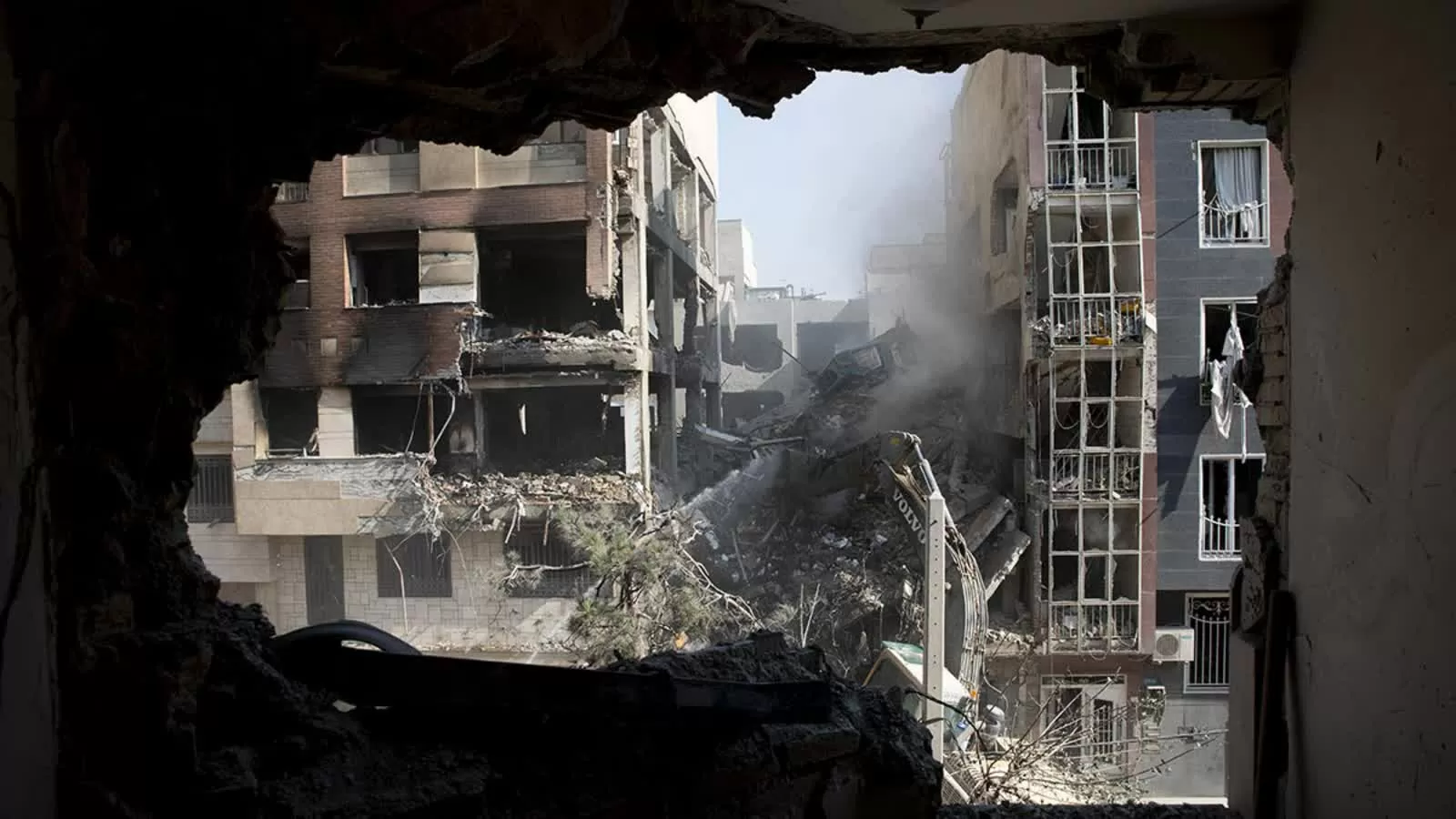 Xung đột Israel-Iran: Israel không kích kho tên lửa ở miền Trung Iran, triển khai hệ thống trú ẩn di động; Iran triển khai đợt tấn công mới; EU nghi n Xung đột Israel-Iran: Israel không kích kho tên lửa ở miền Trung Iran, triển khai hệ thống trú ẩn di động; Iran triển khai đợt tấn công mới; EU nghi n