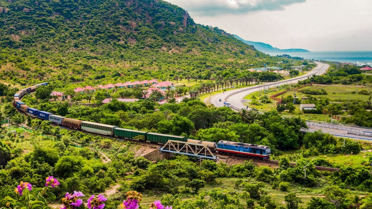 Đường sắt Thống Nhất của Việt Nam đứng đầu danh sách 24 hành trình tàu hỏa tuyệt vời nhất thế giới