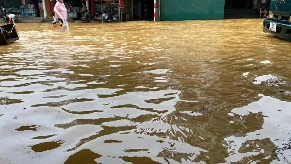 Nước ngập sâu tại thành phố Thái Nguyên. (Nguồn: Vietnamnet) Nước ngập sâu tại thành phố Thái Nguyên. (Nguồn: Vietnamnet)