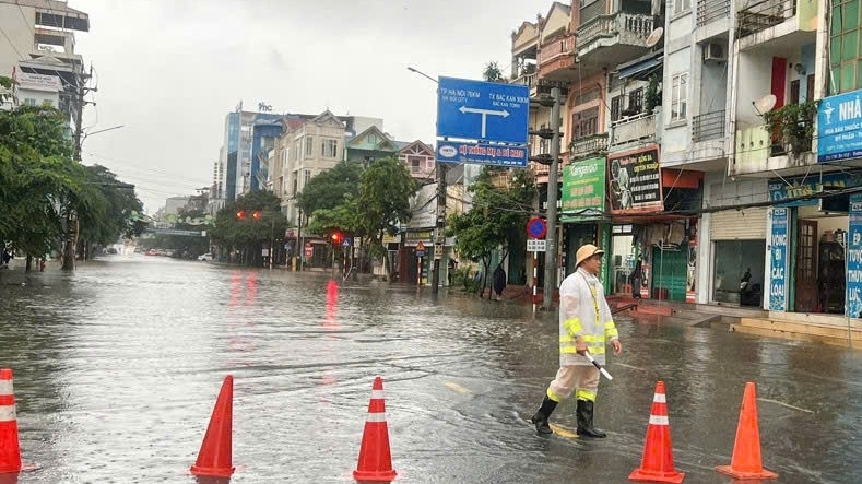 Ngập lụt ở Thái Nguyên: 2 khu vực chịu ảnh hưởng nặng nề nhất, người dân nỗ lực di dời tài sản