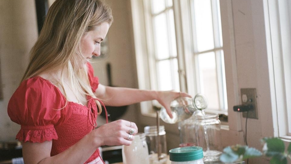 Từ bỏ chức danh Hoa hậu, cô gái Mỹ về bang Utah, gây dựng trang trại và làm 'bà nội trợ'