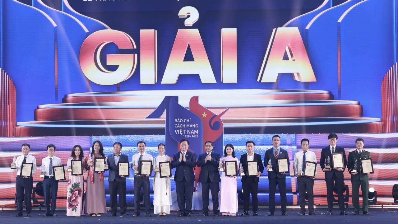 Tôn vinh 100 năm nền báo chí cách mạng Việt Nam: ‘Thép trong bút, lửa trong tim’