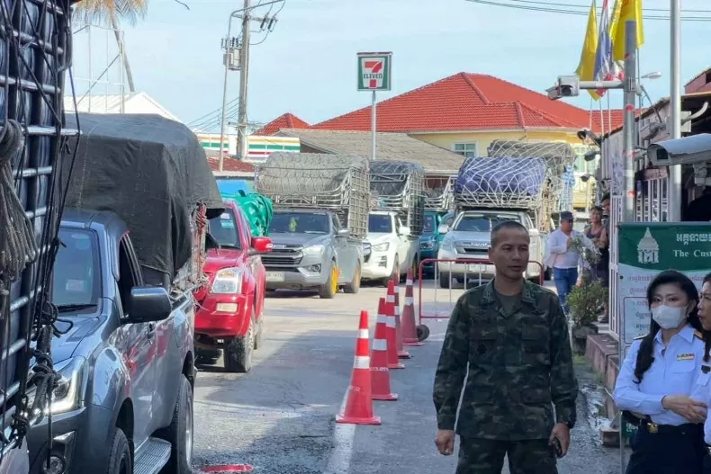 Căng thẳng Campuchia-Thái Lan: 'Vũ khí kinh tế' khai hỏa Căng thẳng Campuchia-Thái Lan: 'Vũ khí kinh tế' khai hỏa