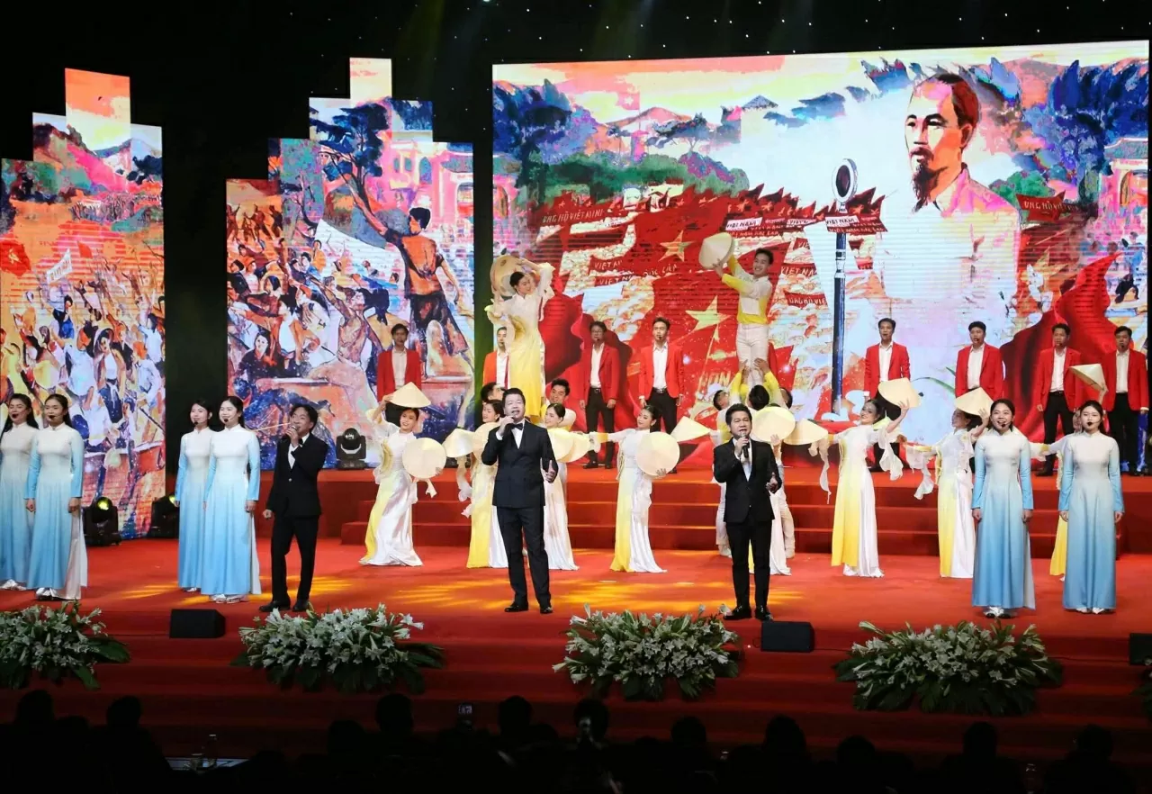 Vinh Quang Việt Nam 2025: Tự hào những tấm gương cống hiến, khơi dậy khát vọng phát triển