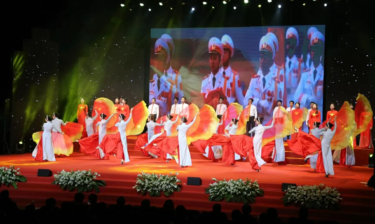 Vinh Quang Việt Nam 2025: Tự hào những tấm gương cống hiến, khơi dậy khát vọng phát triển Vinh Quang Việt Nam 2025: Tự hào những tấm gương cống hiến, khơi dậy khát vọng phát triển