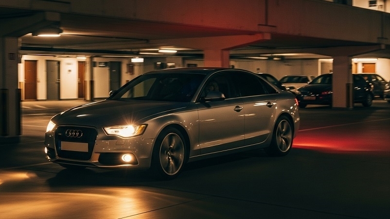 Vì sao cần phải bật đèn xe ô tô khi đi trong hầm?