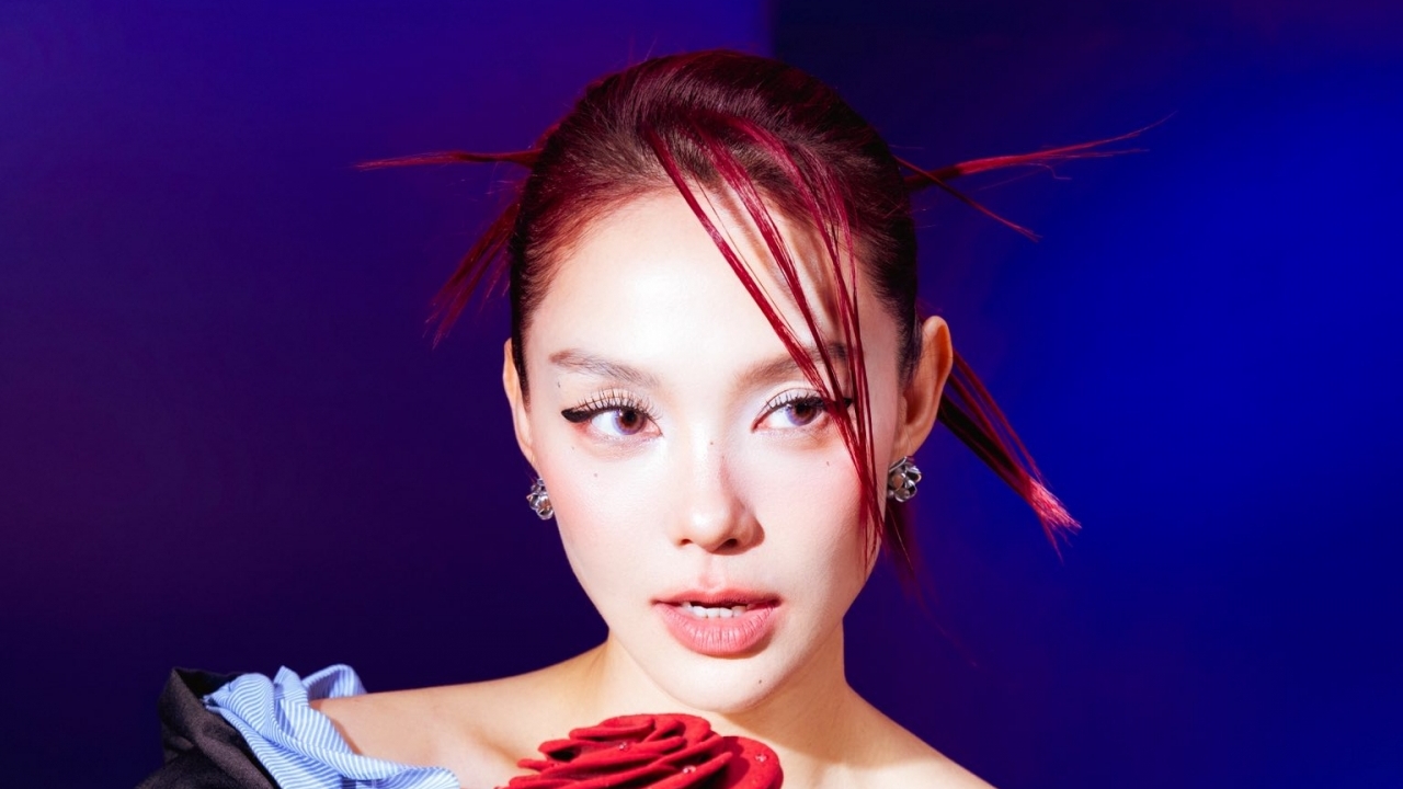 Diễn viên Minh Hằng xinh đẹp, rạng rỡ tuổi 38