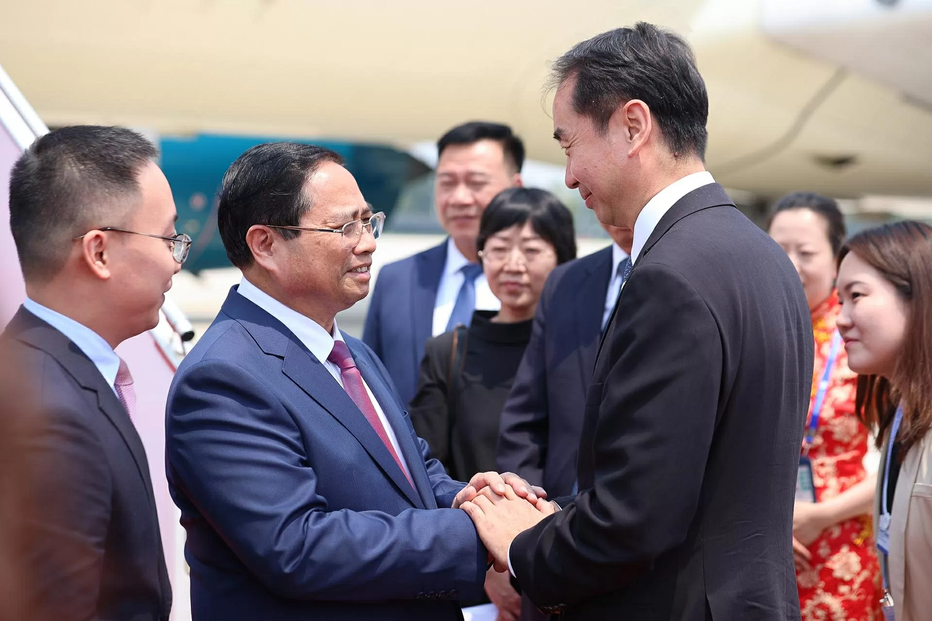 Thủ tướng tới Thiên Tân, bắt đầu chuyến công tác dự Hội nghị WEF và làm việc tại Trung Quốc