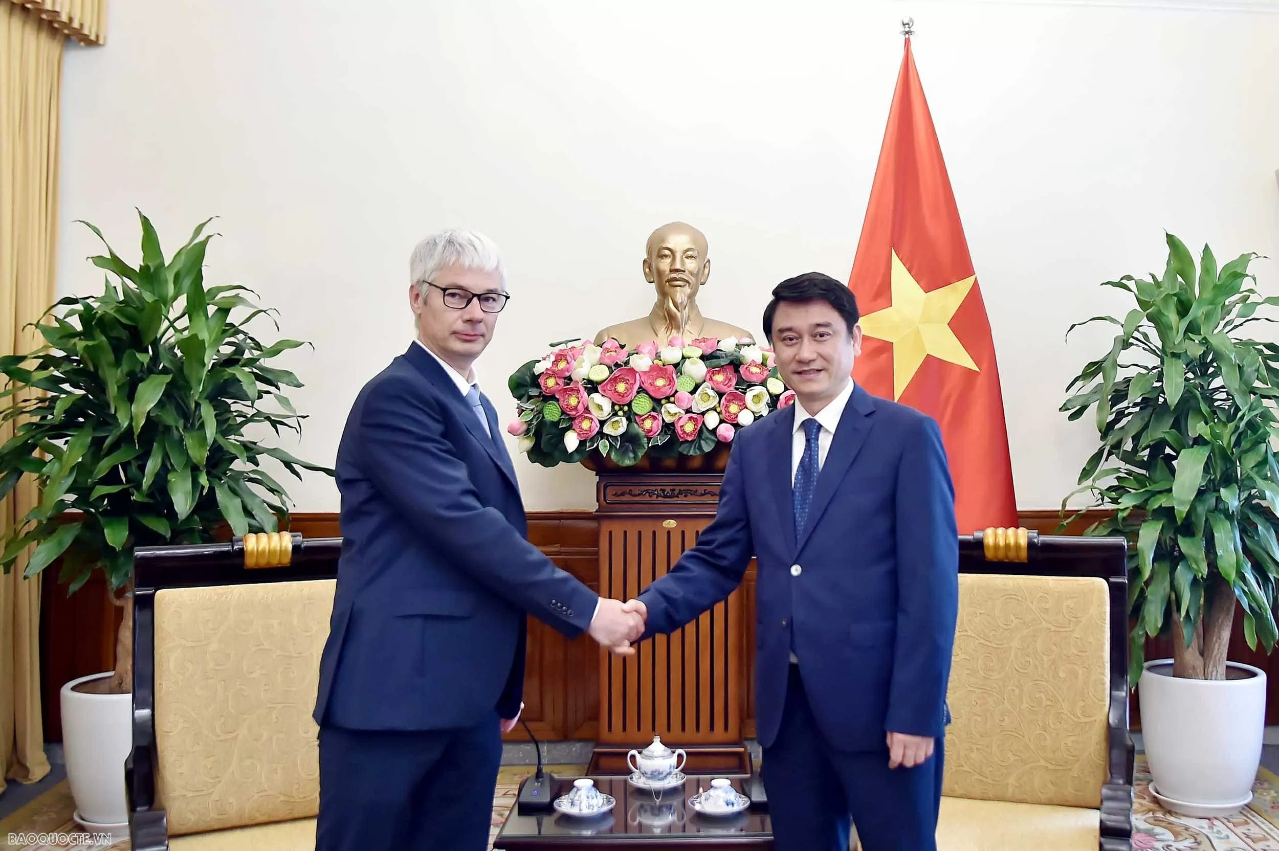 Thứ trưởng Ngoại giao Lê Anh Tuấn tiếp Vụ trưởng Vụ Các vấn đề pháp lý, Bộ Ngoại giao Nga