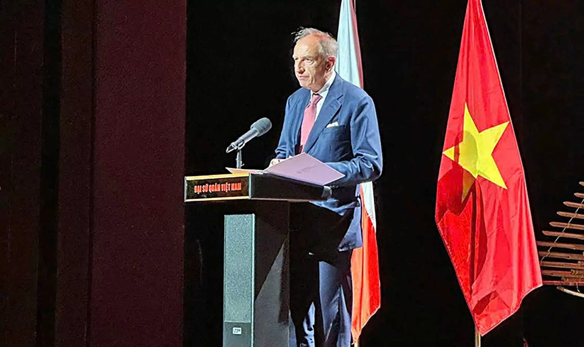 Ông Władysław Teofil Bartoszewski, Quốc vụ khanh Bộ Ngoại giao Ba Lan phát biểu tại sự kiện. Ông Władysław Teofil Bartoszewski, Quốc vụ khanh Bộ Ngoại giao Ba Lan phát biểu tại sự kiện.