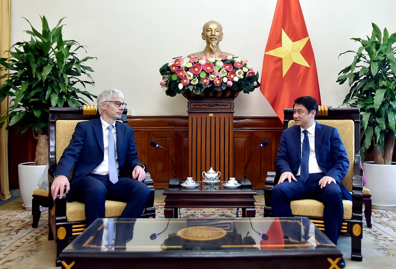 Thứ trưởng Ngoại giao Lê Anh Tuấn tiếp Vụ trưởng Vụ Các vấn đề pháp lý, Bộ Ngoại giao Nga