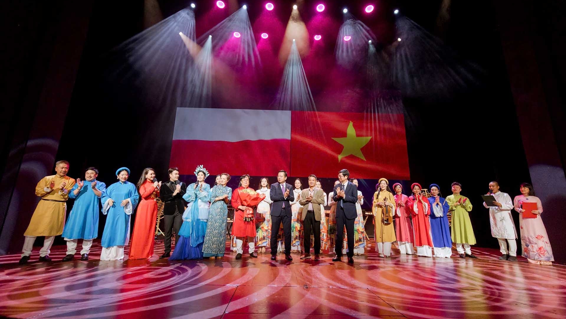 Chương trình nghệ thuật đặc biệt kỷ niệm 75 năm thiết lập quan hệ ngoại giao Việt Nam-Ba Lan