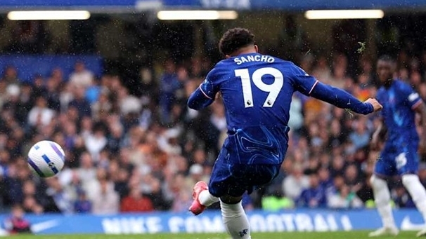 HLV Mourinho ra tay ‘giải cứu’ Sancho