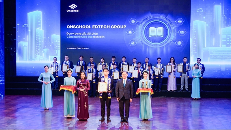 Onschool Edtech Group với hai giải thưởng được vinh danh tại Top Công nghiệp 4.0 Việt Nam 2025