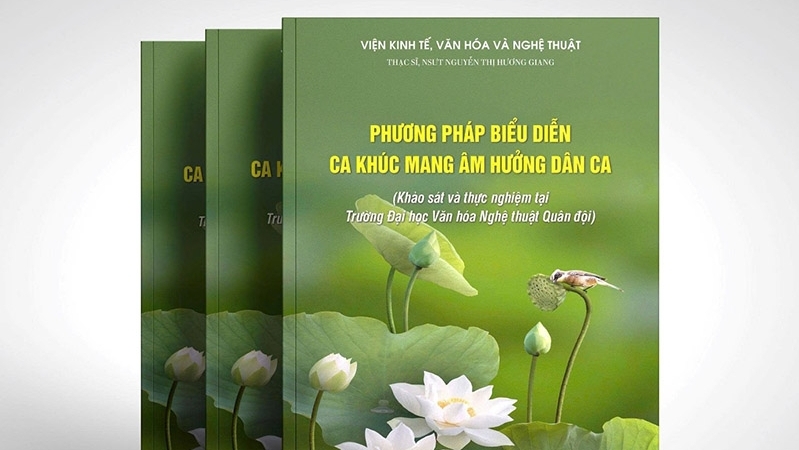 NSƯT Hương Giang ra mắt cuốn sách 'Phương pháp biểu diễn ca khúc mang âm hưởng dân ca'