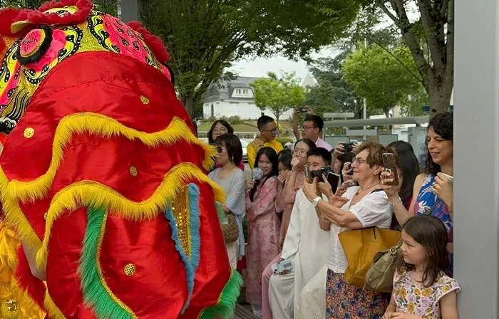 Đông đảo người Pháp tới tham dự Tuần Việt Nam tại Saint Herblain Đông đảo người Pháp tới tham dự Tuần Việt Nam tại Saint Herblain