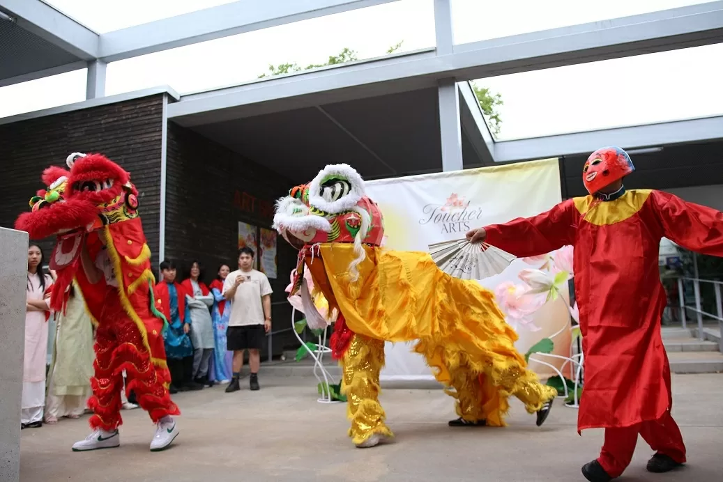 Đông đảo người Pháp tới tham dự Tuần Việt Nam tại Saint Herblain Đông đảo người Pháp tới tham dự Tuần Việt Nam tại Saint Herblain