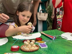 Tuần Việt Nam tại Saint Herblain thu hút đông đảo bạn bè Pháp